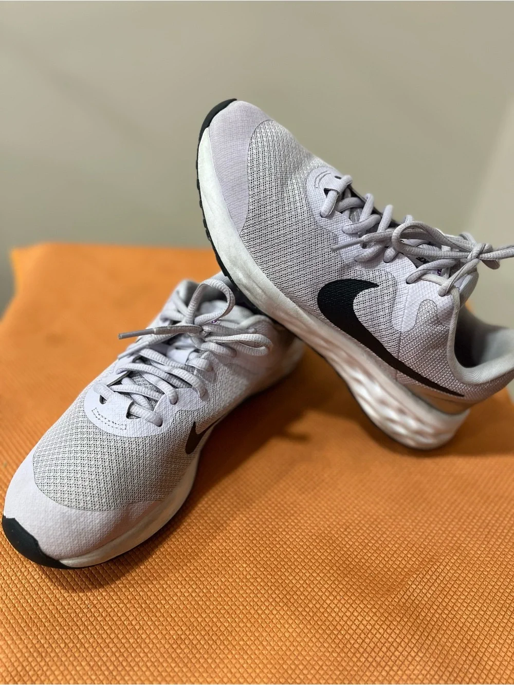 Nike Light Gray and Black Running Shoes with Purple Insole